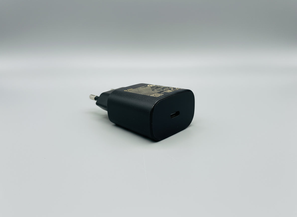 Samsung 25W USB-C Super Fast Charger in black - side view